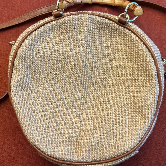 Chico’s Faux Shell Crossbody Circle Bag - Brand New with Tags NWT 10x10x3 - Picture 6 of 11